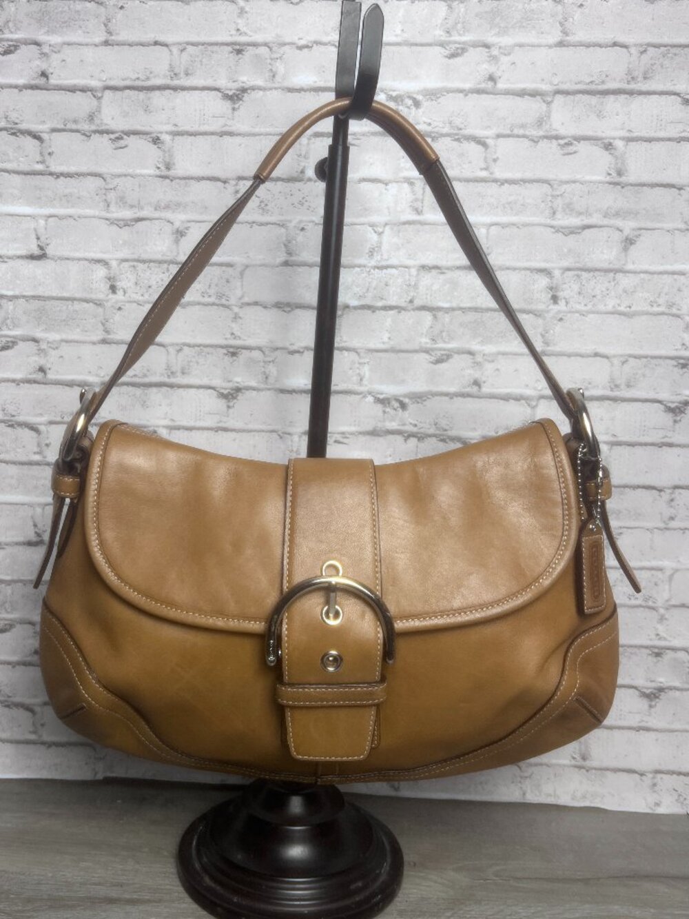 Vintage Coach Soho Tan Leather Buckle Flap Hobo Shoulder Bag 9248